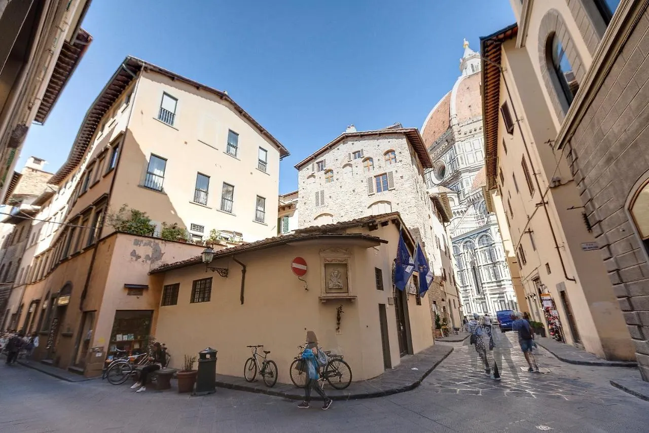 Guendalina Apartment By Mamo Florence Italy