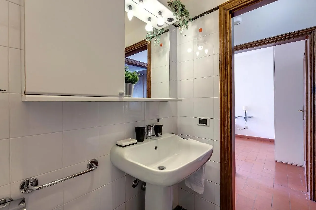 Guendalina Apartment By Mamo Florence