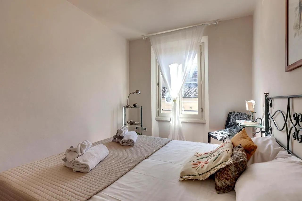 Guendalina Apartment By Mamo Florence Italy